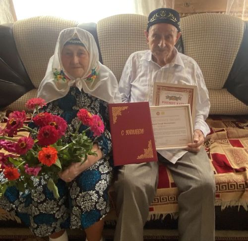 Үрнәк гаилә: Олыязда яшәүче Хәниф Гобәйдуллин 90 яшен билгеләп үтте