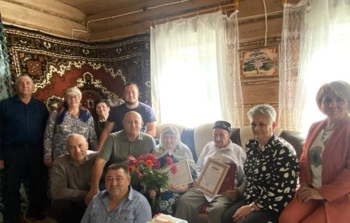 Үрнәк гаилә: Олыязда яшәүче Хәниф Гобәйдуллин 90 яшен билгеләп үтте