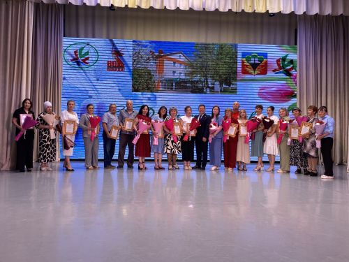 Кукмарада медицина хезмәткәрләре һөнәри бәйрәмнәрен билгеләп үтте
