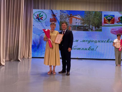 Кукмарада медицина хезмәткәрләре һөнәри бәйрәмнәрен билгеләп үтте