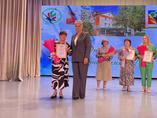 Кукмарада медицина хезмәткәрләре һөнәри бәйрәмнәрен билгеләп үтте