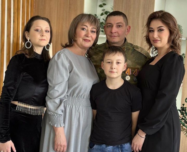 Семья бойца СВО из Кукмора: «Пусть папа скорее вернется»