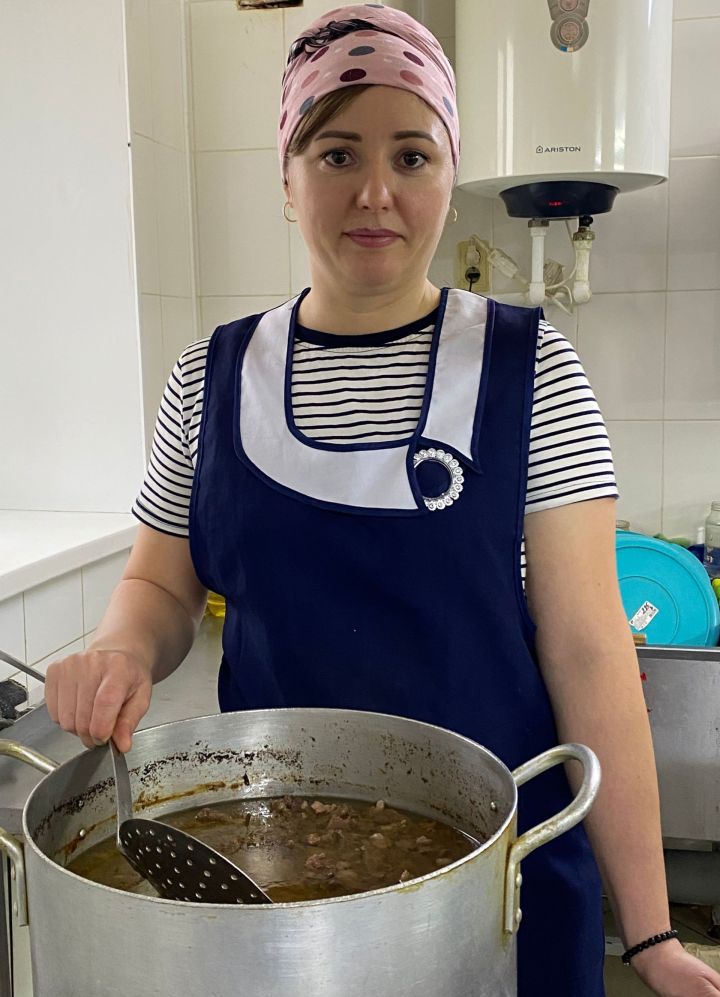 Сердце кухни: Как Зилия Хазиева и ее команда создают вкус и уют