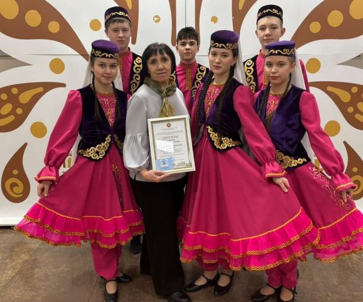 Кукмаралылар Казанның «Әкият» балалар үзәгендә узган бүләкләү тантанасында катнашты
