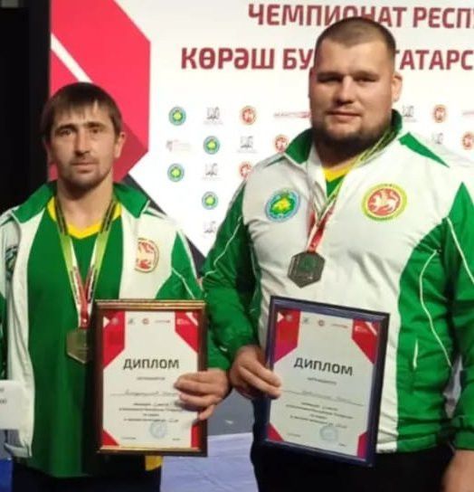 Кукмара көрәшчеләрнең икесе пьедесталга менде