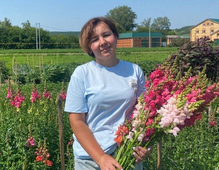 Альбина Шарипова из Кукморского района: «Цветы — это моя энергия, мои маленькие дети»