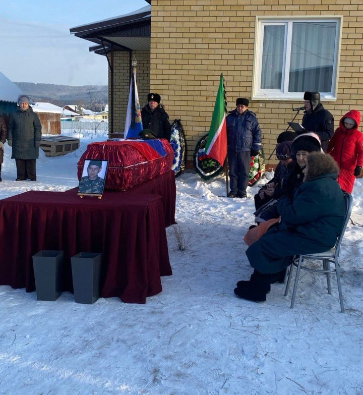Кукмарадан Энгель Дәүләтшин — илебез Герое