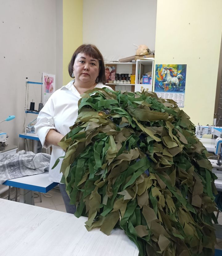 Швейная мастерская добра: как Айслу Рассохина из Кукмора помогает участникам СВО