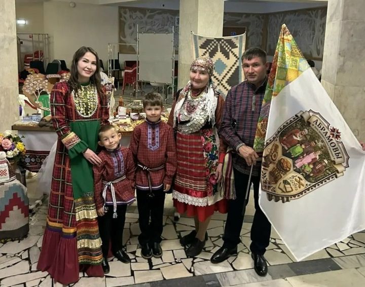 Абрамовлар гаиләсе республика бәйгесендә Кукмара данын яклады
