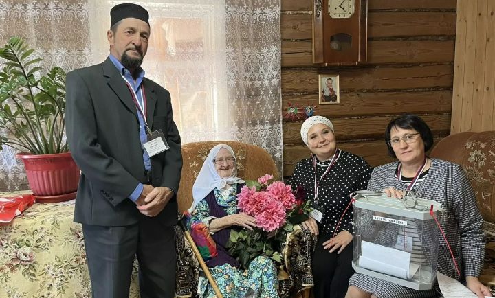 Кукмара районында яшәүче 102 яшьлек Фәһимә Зәйнәгыева сайлауда катнашты