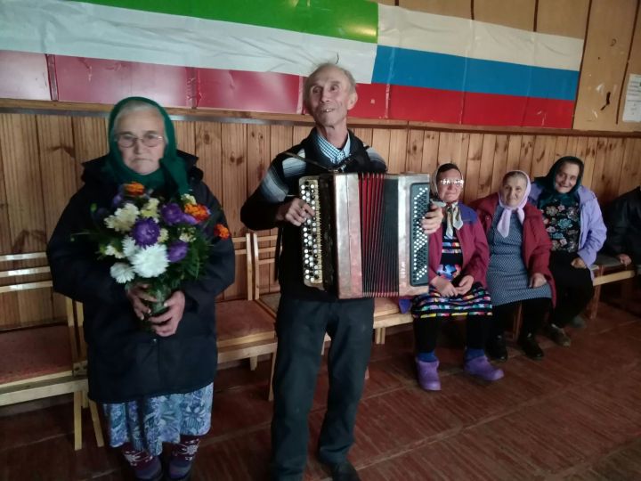 Фото: В Верхней Юмье поздравили пожилых с праздником