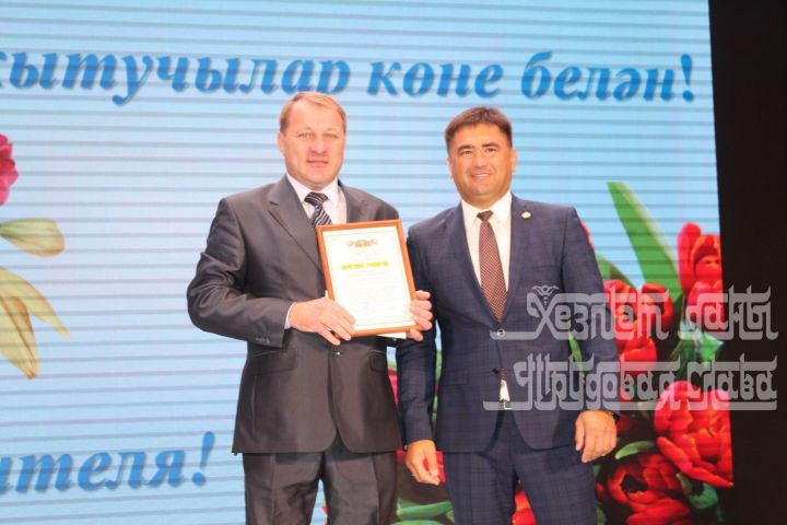 В Кукморе состоялось награждение работников образования (список)