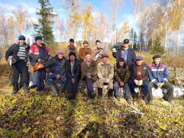 В деревне Нурмабаш установили памятные доски на могилы