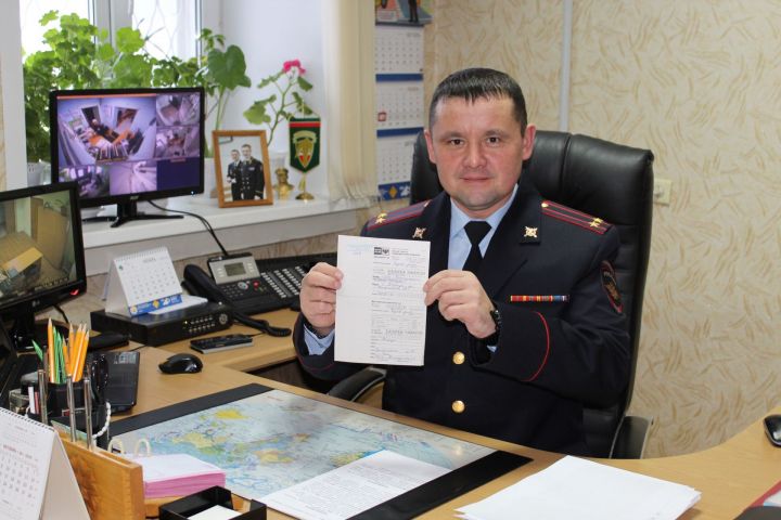 Начальник Кукморской полиции подарил подписку на "районку" Маскаринской школе-интернату