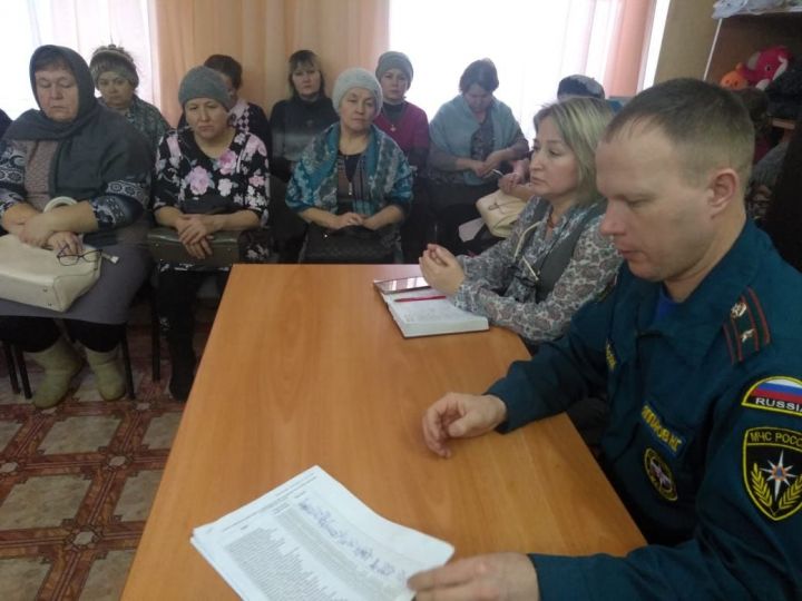 Специалистам Центра «Тылсым» напомнили о соблюдении правил противопожарной безопасности в новогодние каникулы