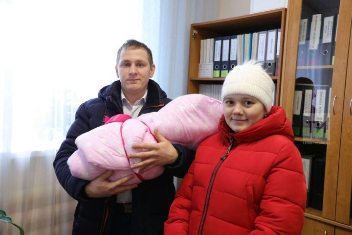 Почти 500 мамам Татарстана назначено пособие за первенца