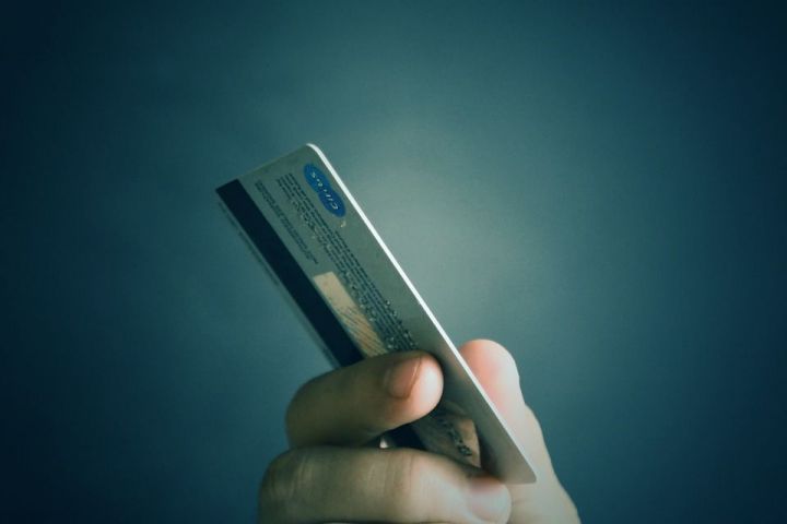 Жительница Кукмора лишилась денег с банковской карты после ее потери