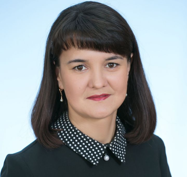 Учитель из Кукмора стала победителем конкурса на получение денежного поощрения