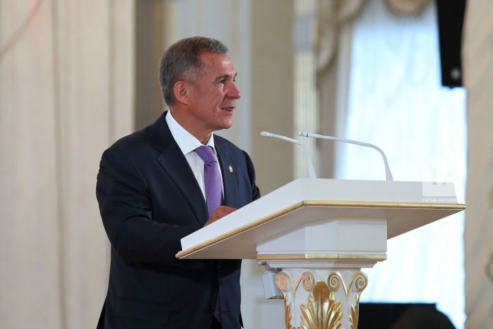 Президент РТ поздравил татарстанцев с Днем Республики и города Казани