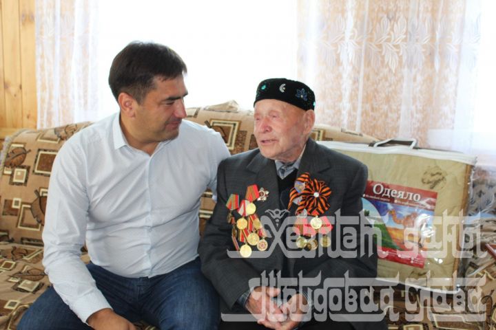 Путин направил поздравительную открытку Бургану Саляхутдинову из деревни Уразаево