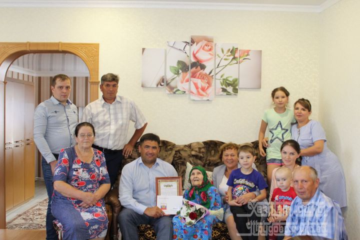 Проживающая в Кукморе Евдокия Ильина отмечает 95-летие