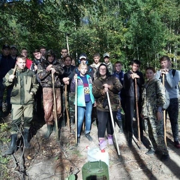 Студенты Лубянского колледжа провели очистку леса в рамках «Недели леса-2018»