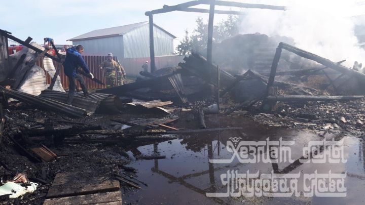 Фото: В Кукморском районе сгорели дом и сарай