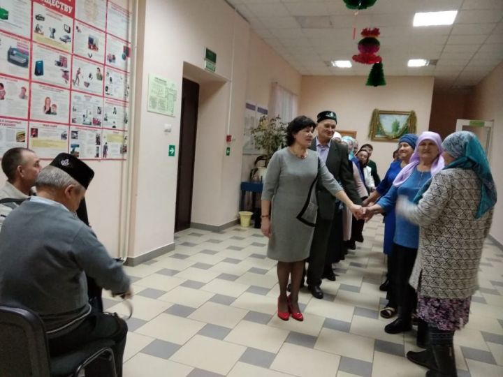 Фото: Мәмәширдә "Зәңгәр ут яктысында" дигән очрашу кичәсе булды