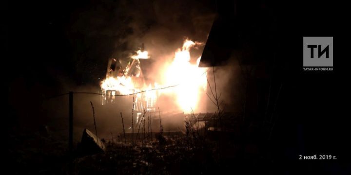 В Пестречинском районе мужчина получил ожоги, пытаясь спасти от огня дом и баню