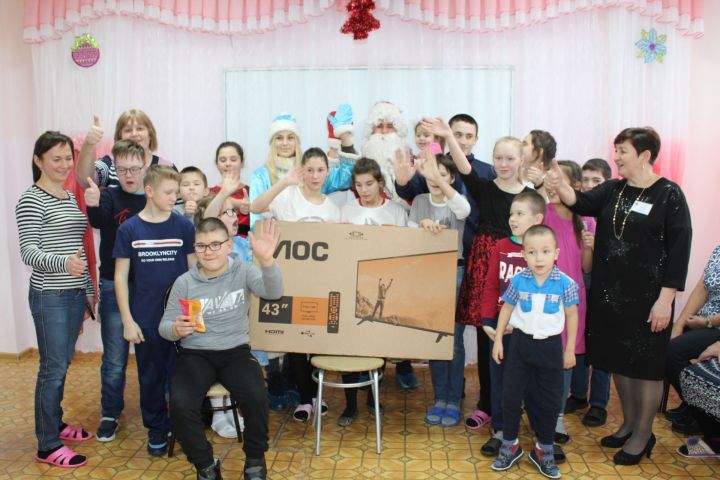 Кукморскому реабилитационному центру «Милосердие» подарили телевизор