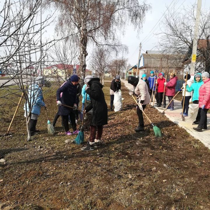 Фото: Кукморяне вышли на субботники