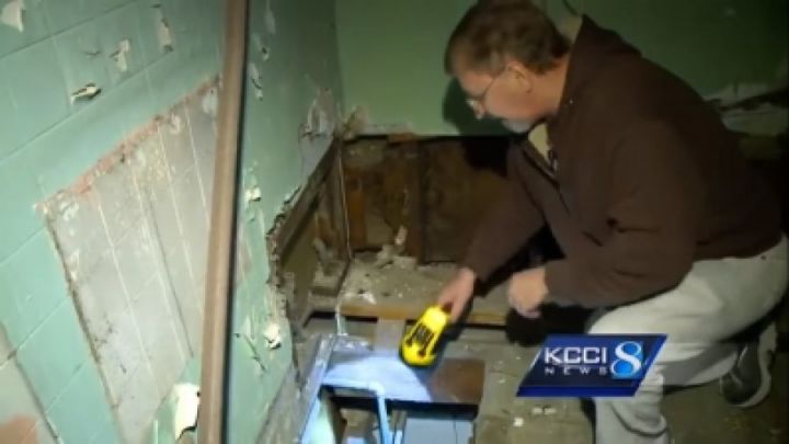 Они нашли кошелек, которому 71 год. Вот что было внутри него