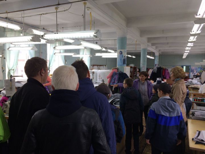 Реабилитанты Кукморского центра «Милосердие» побывали в кукморской швейной фабрике