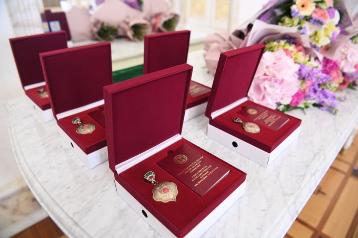 Жительница Кукморского района награждена медалью «Ана даны – Материнская слава»