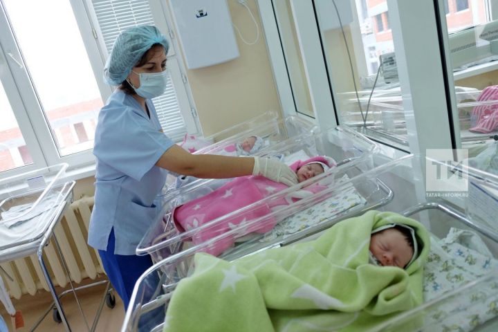 Рожденный под бой курантов: первый в 2020 году малыш родился в РКБ Казани