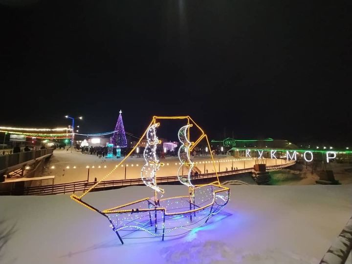 Голосуйте за лучшее новогоднее оформление Кукмора!
