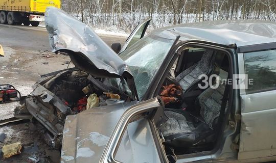 В Татарстане в лобовом столкновении пострадали два человека