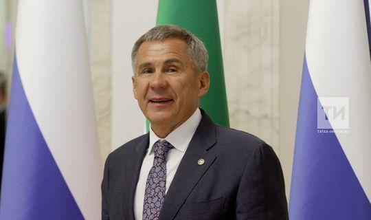 Рустам Минниханов поздравил жителей с Днем Конституции Татарстана