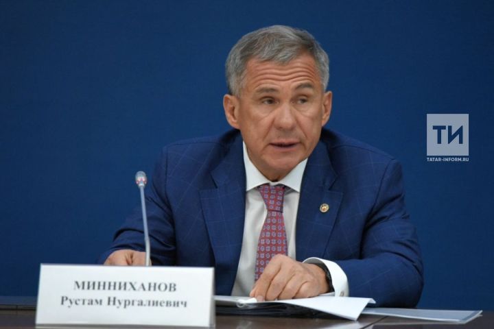 Минниханов призвал строго соблюдать антиковидные меры в Татарстане