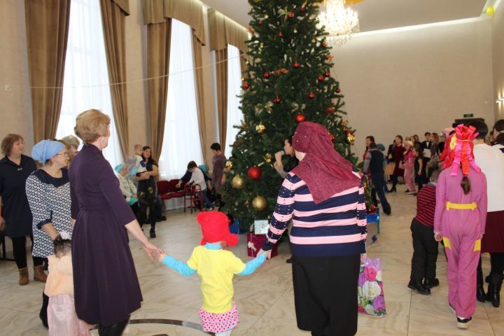 В Татарстане родителям и фотографам запретили присутствовать на детских утренниках
