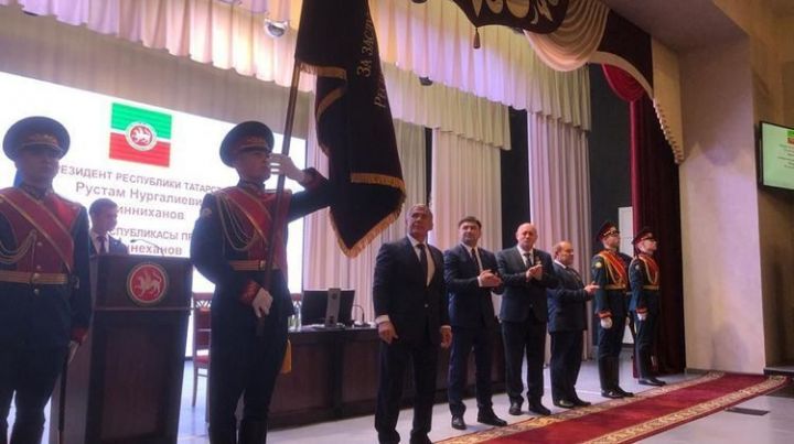 Рустам Минниханов вручил Кукморскому району орден «За заслуги перед Республикой Татарстан»