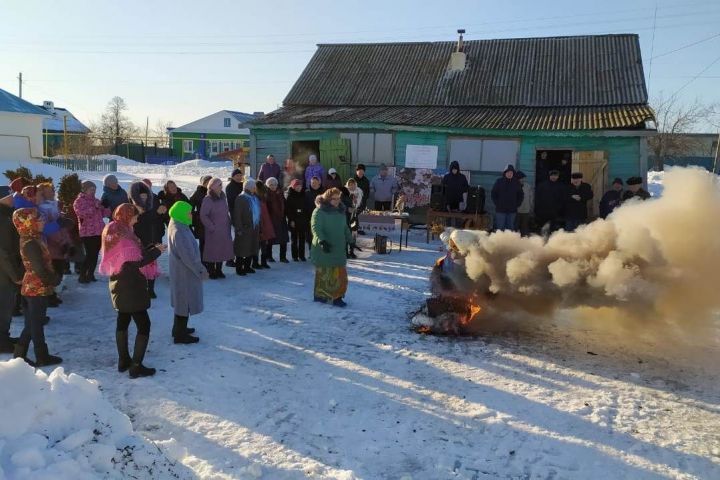 В деревне Княгор народными гуляньями отпраздновали Масленицу