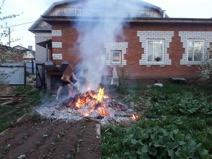 Бакчада чүп яндырганы өчен кукмаралы штрафка тартылды