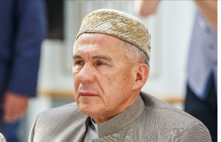 Рустам Минниханов поздравил татарстанцев с праздником Ураза-байрам
