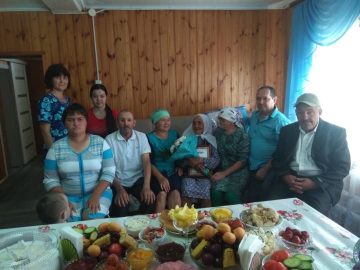В день Общероссийского голосования по поправкам к Конституции жительнице Кукморского района исполнилось 90 лет
