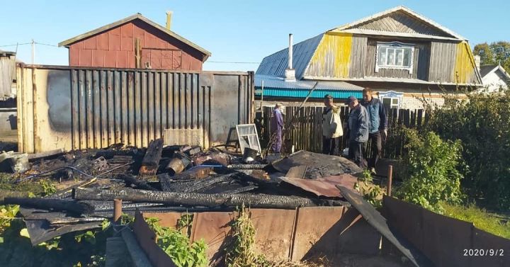 Сразу два пожара произошло в одном селе Кукморского района