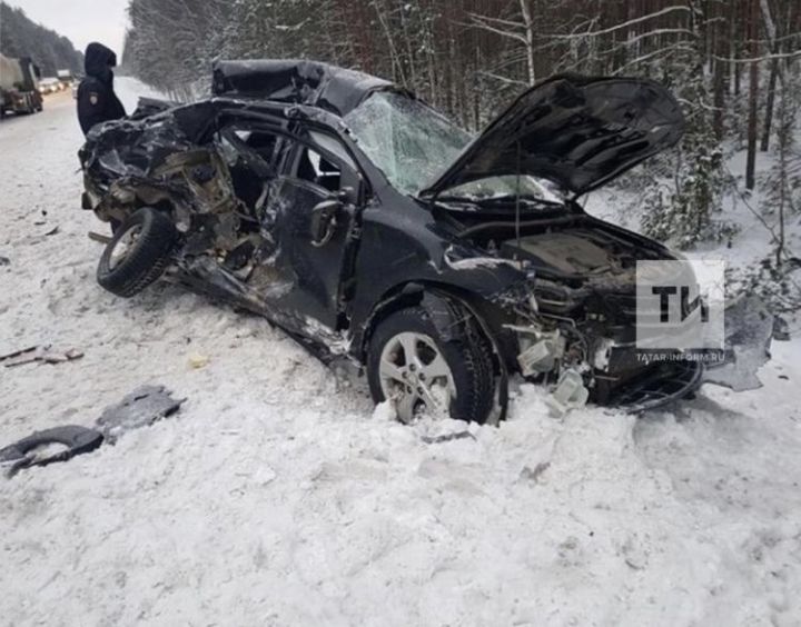 Два человека погибли и два пострадали в массовом ДТП на границе Татарстана