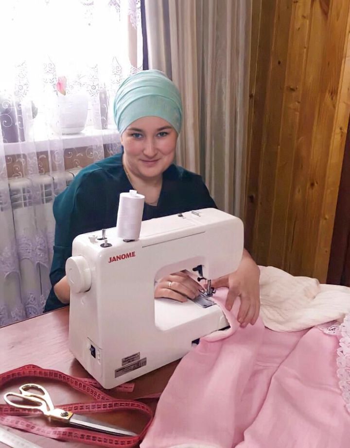 Руфина Тагирова из деревни Аш-Бузи осуществив мечту, стала профессиональной швеей