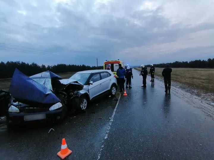 Татарстан юлында җиңел машина йөртүче һәлак булган, пассажиры хастаханәдә үлгән