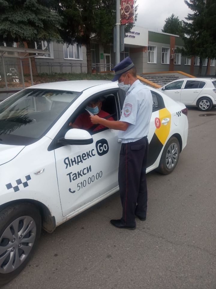 В Кукморе автоинспекторы устроили тотальную проверку такси